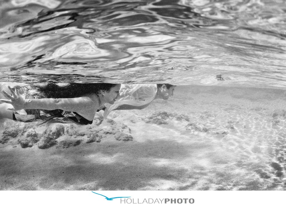hawaii- underwater-engagement-photography